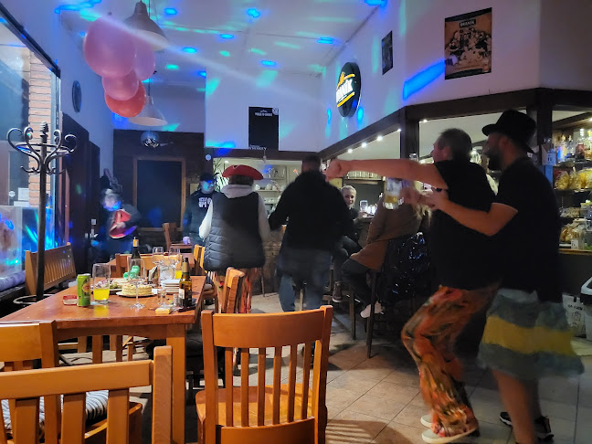 Opinii despre Komořanská Pivnice în Praha - Gastronomie a pohostinství