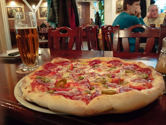 Opinii despre Restaurant Caffe Pizzeria Santa Maria în Hradec Králové - Gastronomie a pohostinství