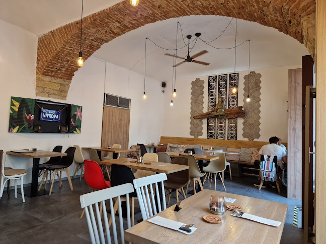 Opinii despre Khomfi în Karlín - Gastronomie a pohostinství