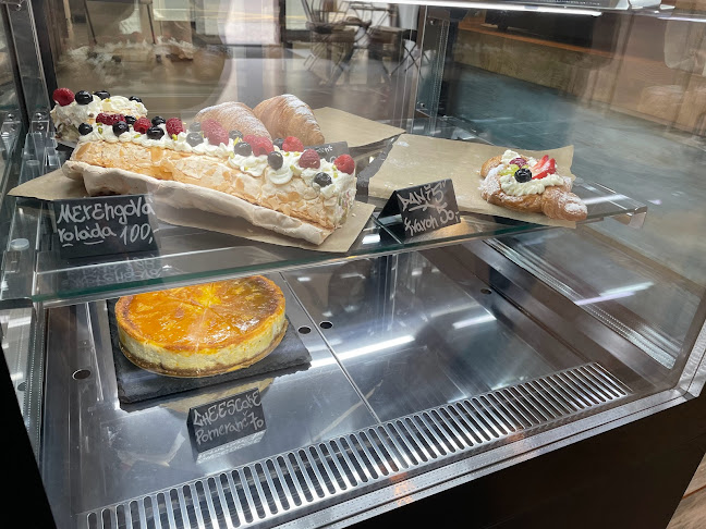 French Bakery La Brioche