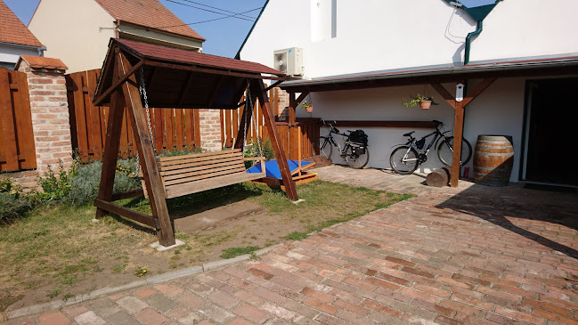 Chalupky 120, 691 43 Hlohovec u Břeclavě