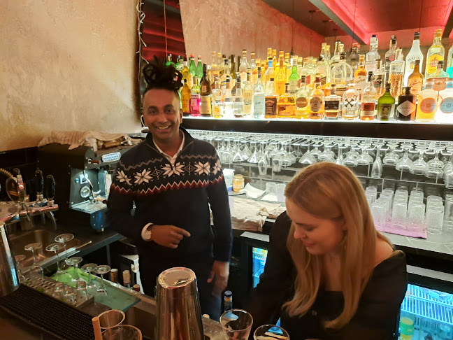 Satin Bar & Cafe - Gastronomie a pohostinství