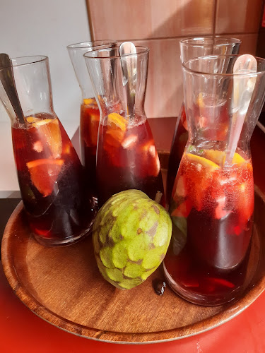 Opinii despre Club Café Pessoa în Hradec Králové - Gastronomie a pohostinství