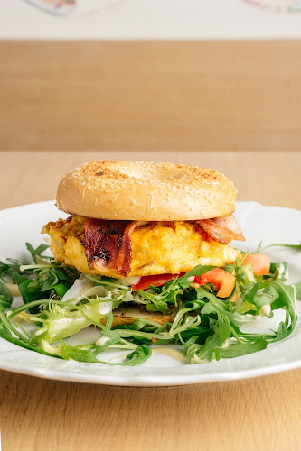 Opinii despre Café Záhorský în Praha - Gastronomie a pohostinství