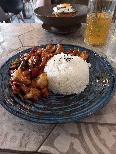 Opinii despre Khomfi în Karlín - Gastronomie a pohostinství