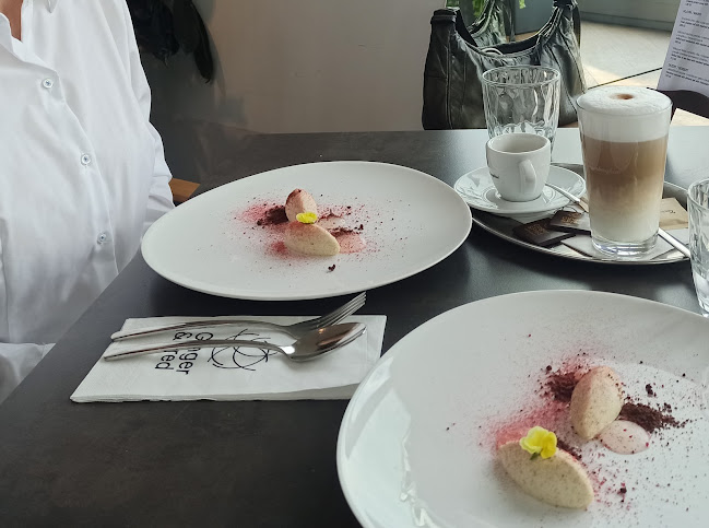 Tančící dům - Ginger & Fred Restaurant - Gastronomie a pohostinství