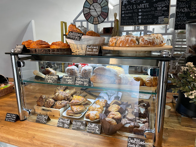 French Bakery La Brioche