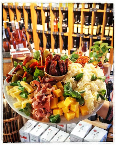 Český archiv vín Dejvice (vinotéka, vinný bar, sýrárna, eshop s vínem)