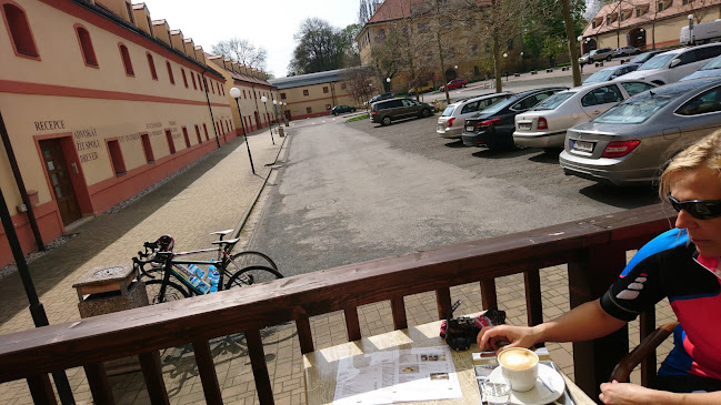 Opinii despre CAFÉ CHARMÉ în Praha - Gastronomie a pohostinství