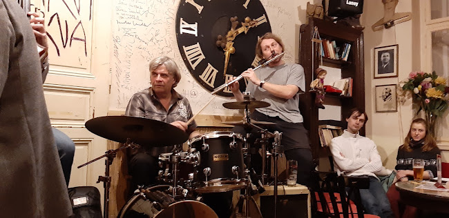 Comentarii opinii despre Salmovská Literární Kavárna