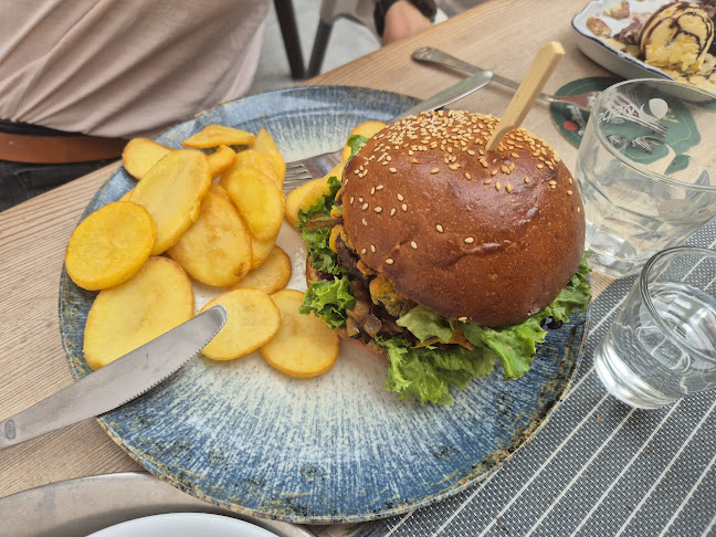 Opinii despre Rodinná Restaurace Pod Lípami în Ústí nad Labem - Gastronomie a pohostinství