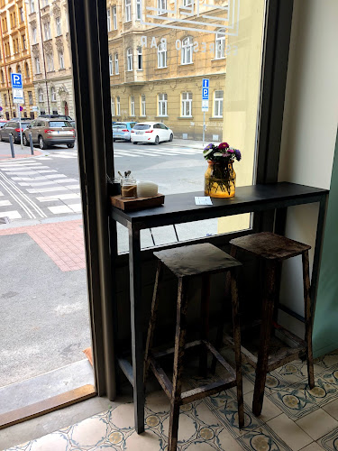 Opinii despre Letec espresso bar în Praha - Gastronomie a pohostinství