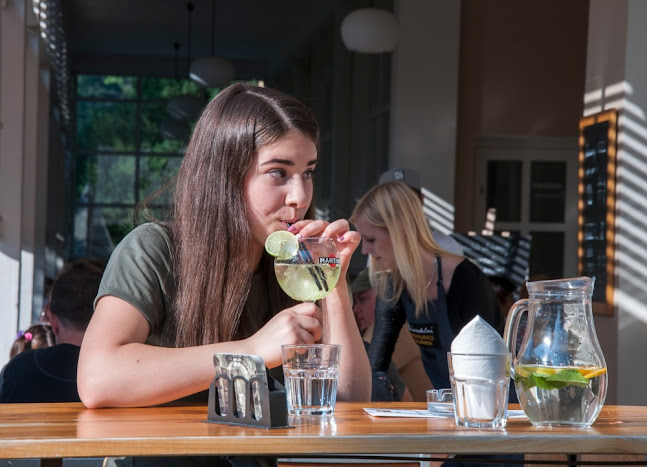 Divadelní restaurace a kavárna Luhačovice - Gastronomie a pohostinství