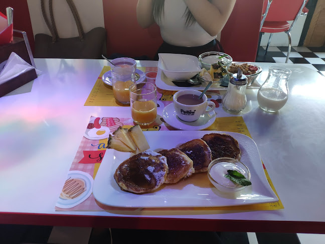 Retro - kavárna, snídaně a koktejlový bar - Gastronomie a pohostinství