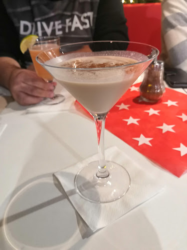 Retro - kavárna, snídaně a koktejlový bar