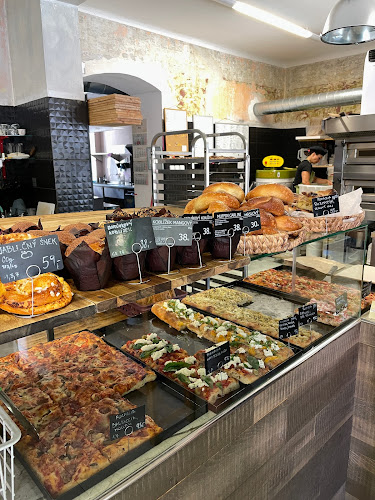 Carlini - Gastronomie a pohostinství