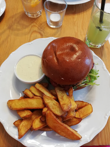 Opinii despre Bistro a Kavárna Na náměstí în Řeporyje - Gastronomie a pohostinství