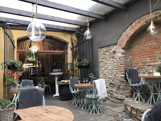 Opinii despre Cathedral Café în Staré Město - Gastronomie a pohostinství