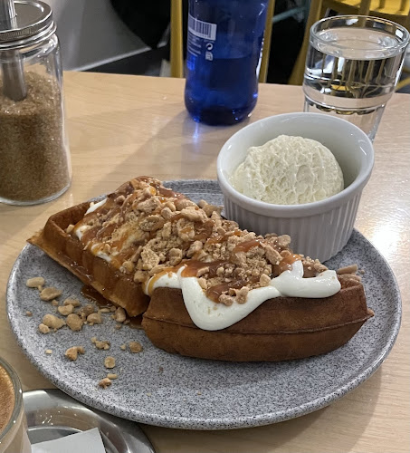 Coffee & Waffles / Snídaně v Praze - Gastronomie a pohostinství