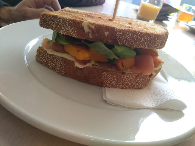 Komunardů 886/ 26, 170 00 Praha 7-Holešovice