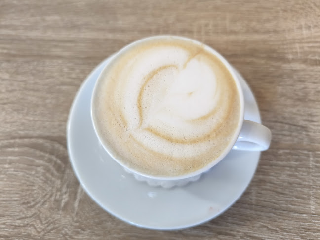 Opinii despre Zdravé potraviny & Café bar Lapacho în Ivančice - Gastronomie a pohostinství