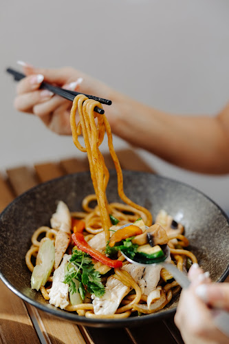 Opinii despre Khomfi în Karlín - Gastronomie a pohostinství