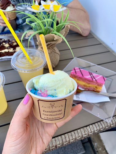 Opinii despre Kaznějovské Zmrzlinářství s kavárnou în Plzeň - Gastronomie a pohostinství