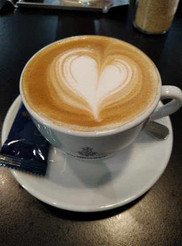 Opinii despre Kavárna Dallmayr în Brno - Gastronomie a pohostinství