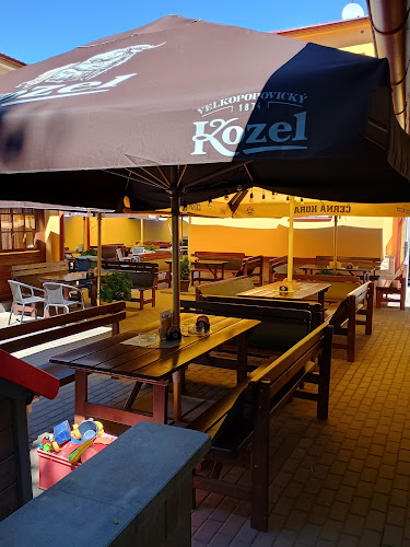 Opinii despre Orlice Bar & Club în Hradec Králové - Gastronomie a pohostinství