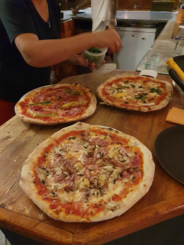 Pizzeria Kmotra Kavárna - Gastronomie a pohostinství