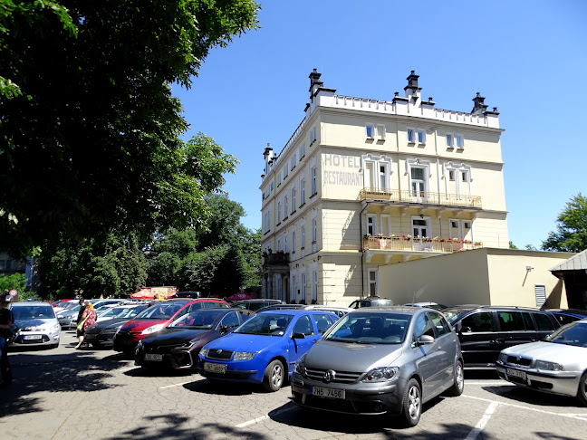 Zámecká restaurace Hrubá Skála - Hrubá Skála