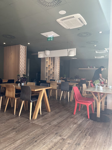 Opinii despre Red Café Prague în Praha 13 - Gastronomie a pohostinství