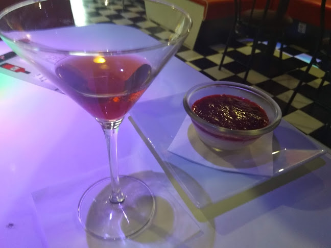 Retro - kavárna, snídaně a koktejlový bar - Zlín