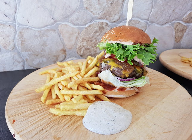 Opinii despre Pizza Fredy & Local Burger în Hradec Králové - Gastronomie a pohostinství