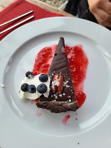 Opinii despre Tetu Brissy Restaurant în Praha - Gastronomie a pohostinství