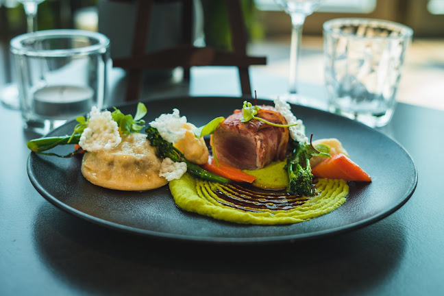 Tančící dům - Ginger & Fred Restaurant - Nové Město