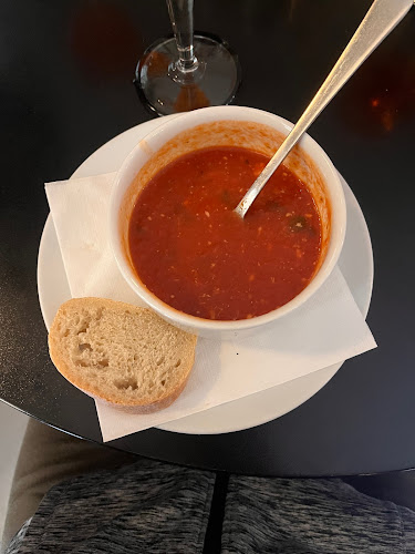 Opinii despre Pizzeria Kmotra Kavárna în Nové Město - Gastronomie a pohostinství