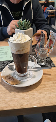 Divadelní restaurace a kavárna Luhačovice - Luhačovice