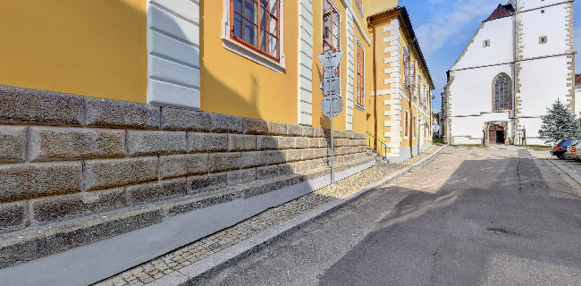 Comentarii opinii despre Apatyka Café