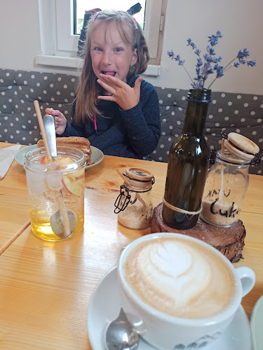 Opinii despre Kavárna & Cukrárna VLOČKA în Frýdlant - Gastronomie a pohostinství