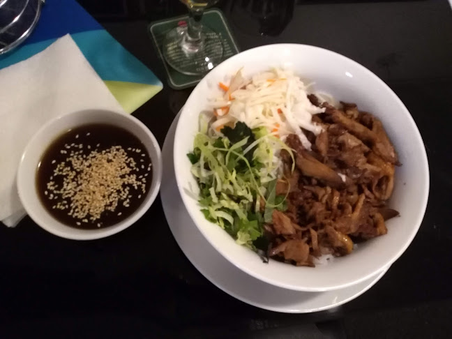 Nem Việt - Gastronomie a pohostinství