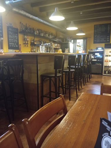 Opinii despre Restaurace Dvůr în Praha 9 - Gastronomie a pohostinství