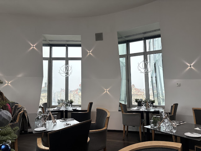 Opinii despre Tančící dům - Ginger & Fred Restaurant în Nové Město - Gastronomie a pohostinství