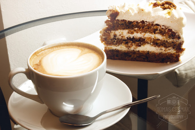 Opinii despre Kavárna Kočičí Praha în Staré Město - Gastronomie a pohostinství