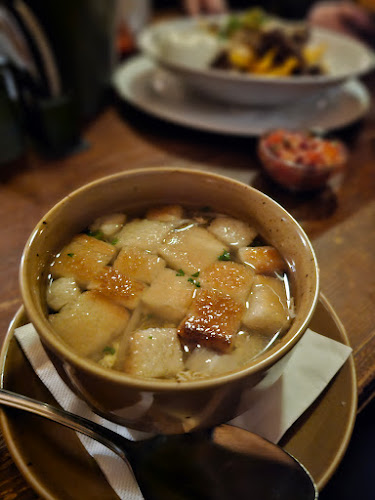 Nicolas bar & restaurant - Gastronomie a pohostinství