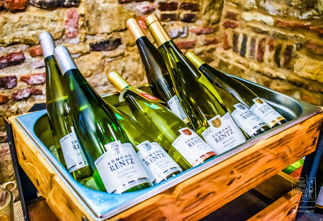 VINNÝ SKLEP ÚJEZD 19