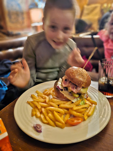 Nicolas bar & restaurant - Gastronomie a pohostinství