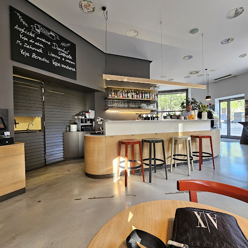 Eliášova 279, 160 00 Praha 6-Bubeneč