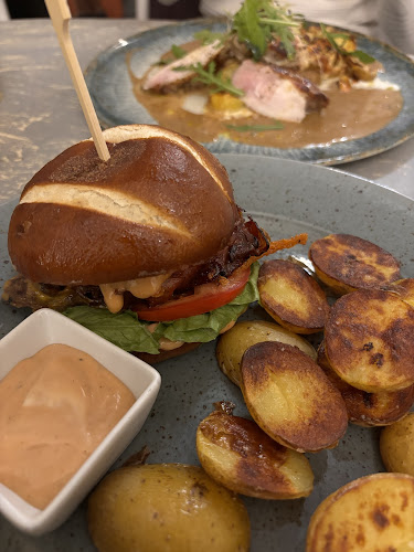 Opinii despre Cathedral Café în Staré Město - Gastronomie a pohostinství