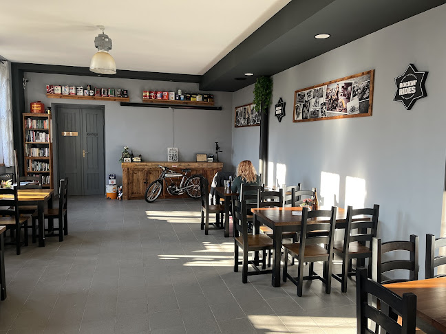 Opinii despre FABRIKA café bar în Hradec Králové - Gastronomie a pohostinství